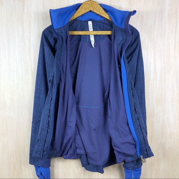 (SOLD) Lululemon Ahead of the Curve Jacket Size 6 - Picture 12 of 13